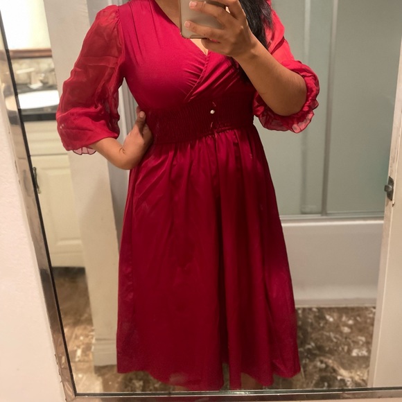 WOMEN'S LONG SLEEVE V-NECK SMOCKED WAIST BUTTON DETAIL MIDI DRESS - Picture 7 of 7